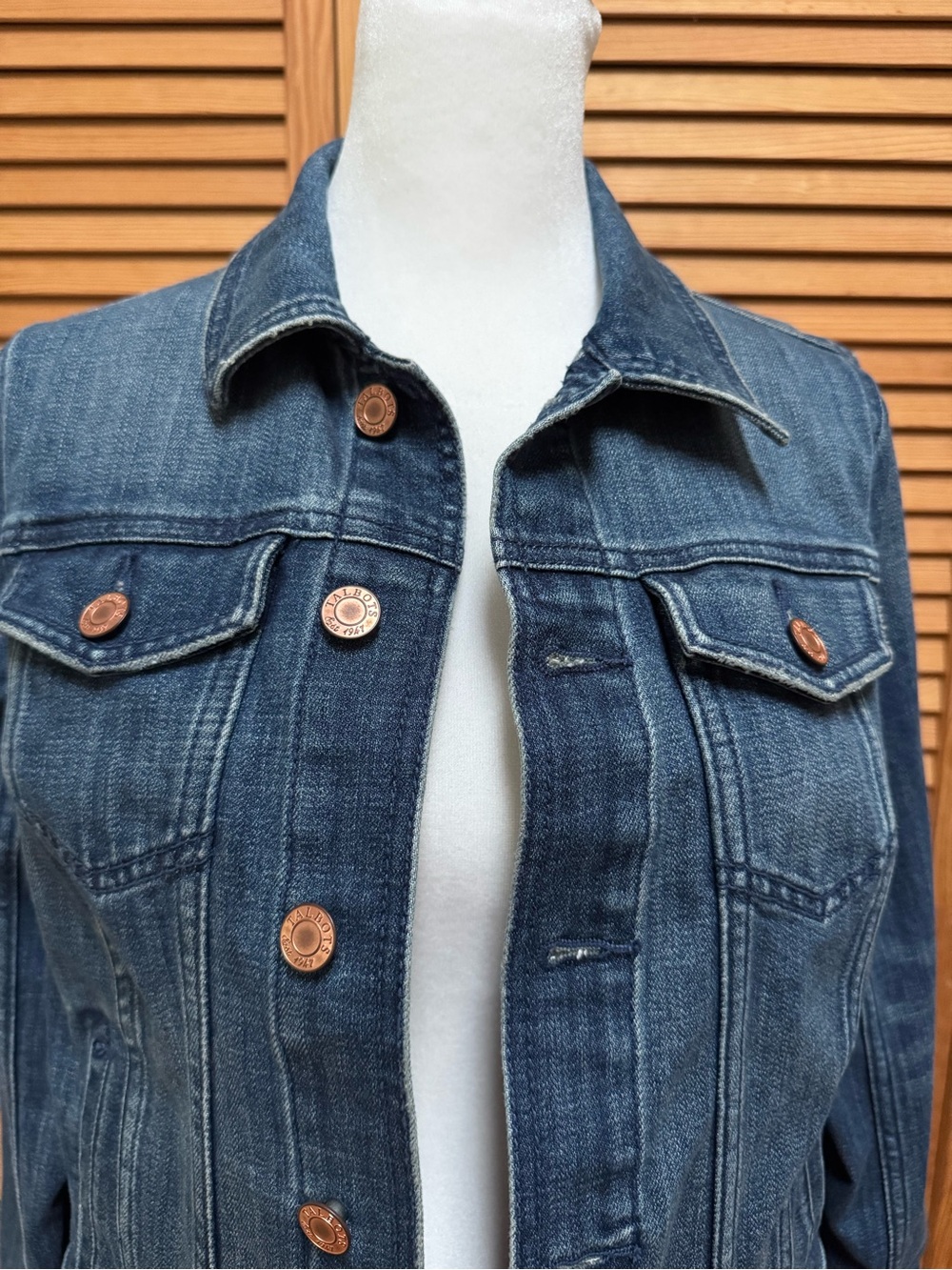 Talbots Classic Denim Trucker Jacket Size Small Petite Coastal Grandma Preppy - Picture 2 of 7